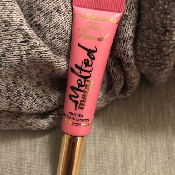 Too Faced Melted Metallic Bunny Liquid Lipstick - Picture 2 of 4